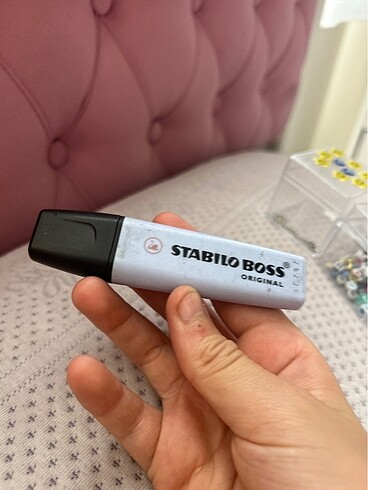 Mor renk stabılo