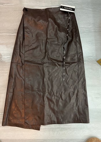 Kemer Detaylı Kahverengi Deri Midi Etek - Görsel 5