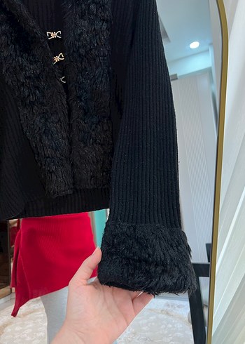 Siyah Kürk Detaylı Triko Kadın Hırka - Görsel 2