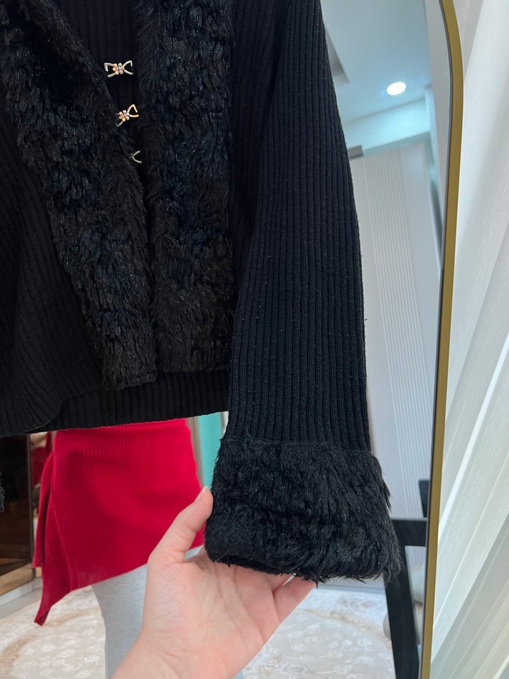 Siyah Kürk Detaylı Triko Kadın Hırka - Görsel 2