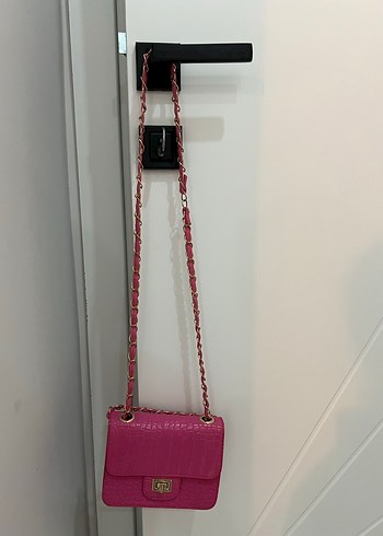 Zincir Detaylı Pembe Yılan Desenli Deri Çanta - Görsel 3