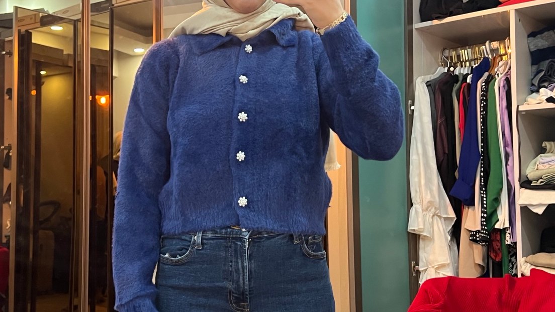 Mavi Düğmeli Kadın Hırka - Görsel 3