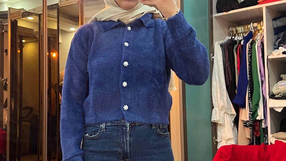 Mavi Düğmeli Kadın Hırka - Görsel 2