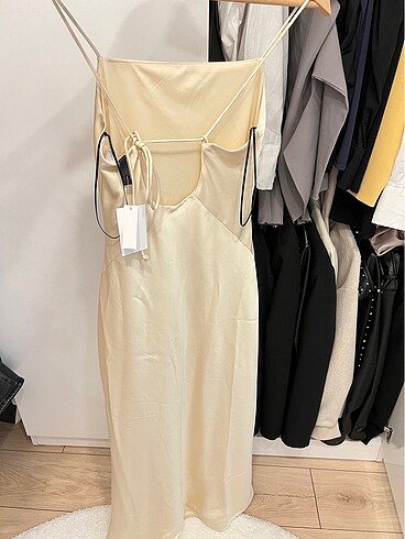 H&M Saten elbise