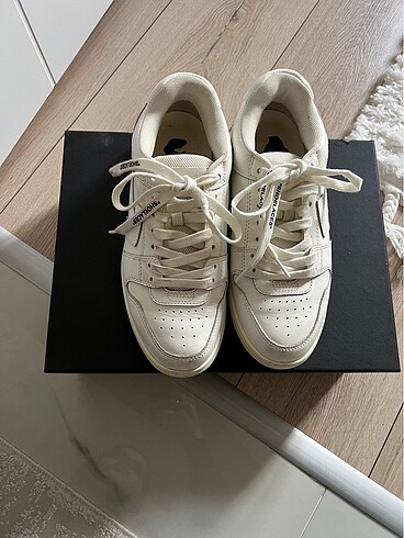 Off white ayakkabı
