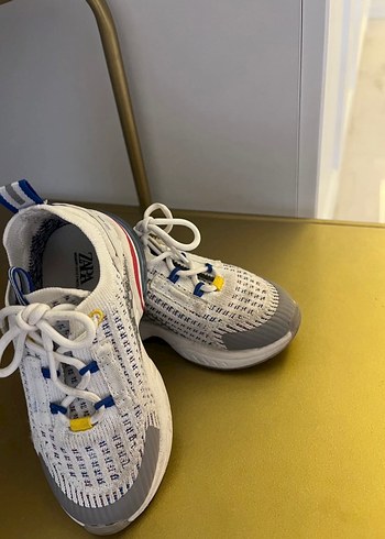 24 Beden Zara Beyaz Gri Desenli Bağcıklı Spor Ayakkabı
