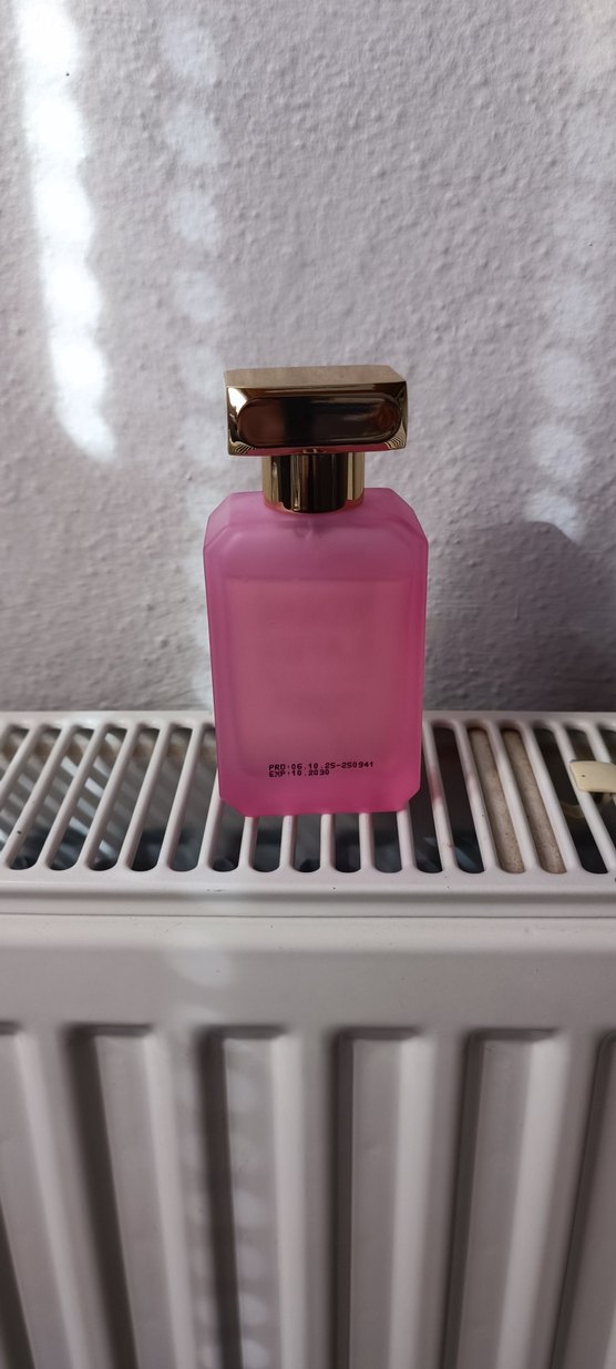 Altın Kapaklı Pembe Kadın Parfümü - Görsel 2