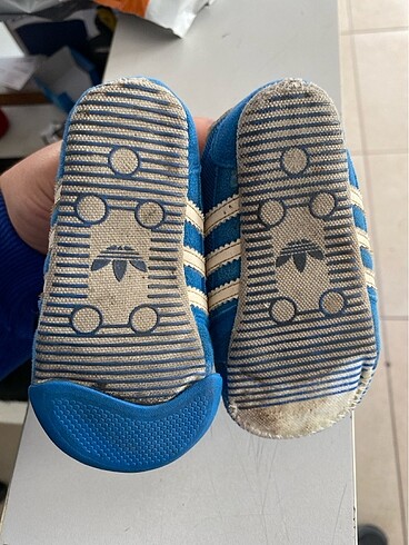 21 Beden 21 numara adidas çocuk ayakkabisi