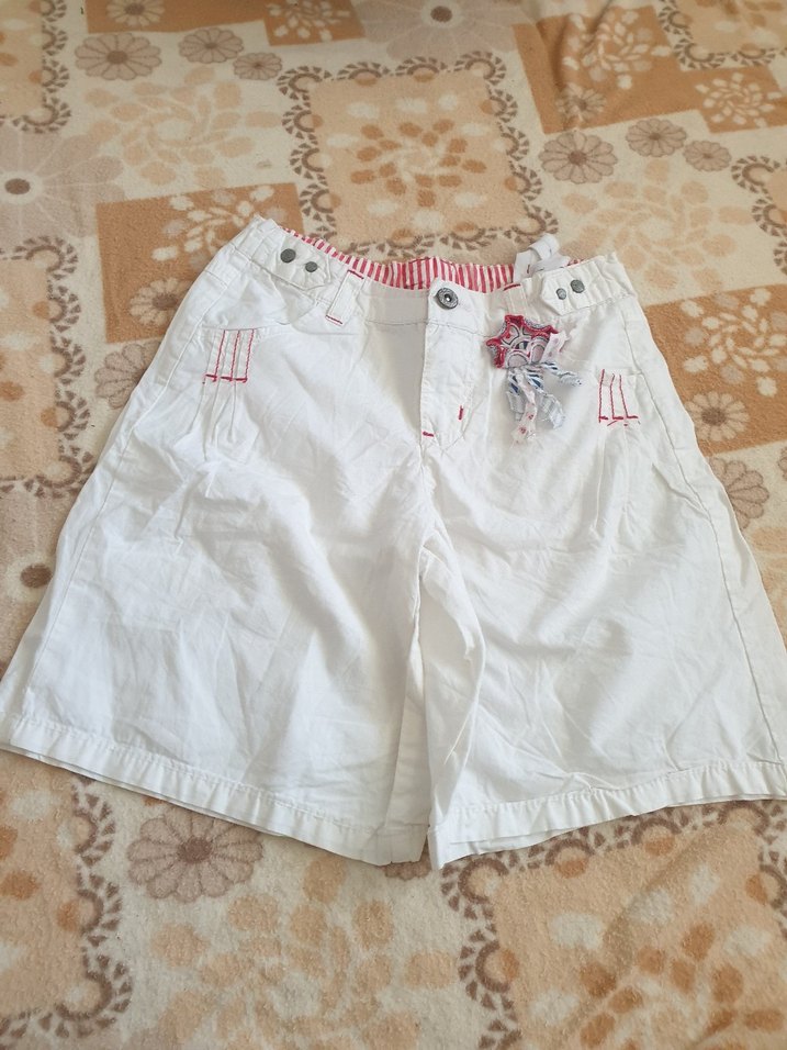 Düğmeli Nakışlı Beyaz cocuk sortu - Görsel 2