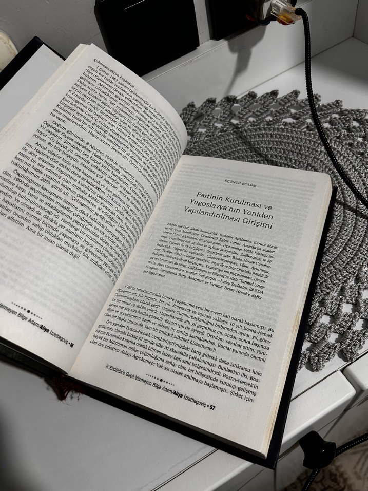 Aliya İzzetbegoviç Biyografi Kitabı - Görsel 3