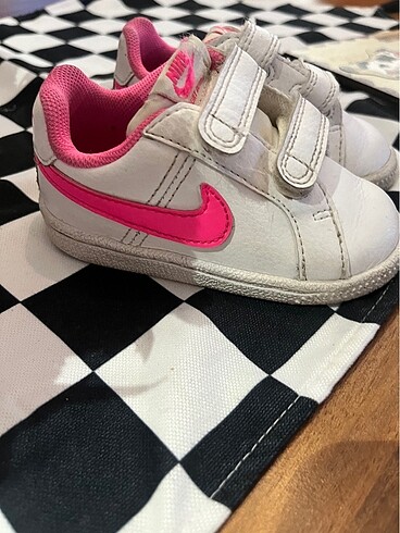 21 Beden pembe Renk 21 numara nike