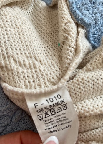 v yaka mavi detaylı örgü kazak - Görsel 5