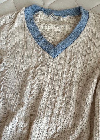 v yaka mavi detaylı örgü kazak - Görsel 3