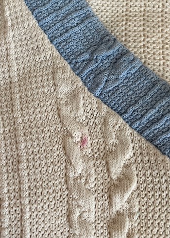 v yaka mavi detaylı örgü kazak - Görsel 4