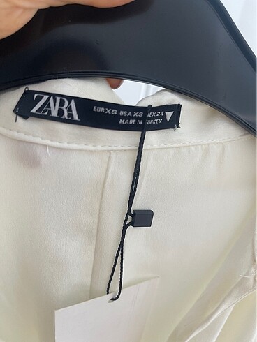 xs Beden Zara Elbise beyaz renkli XS Bedendir