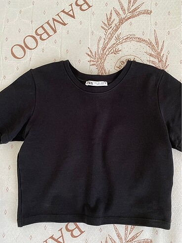 Siyah crop body