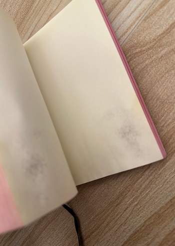 Bej ve Gri Çiçekli Defter