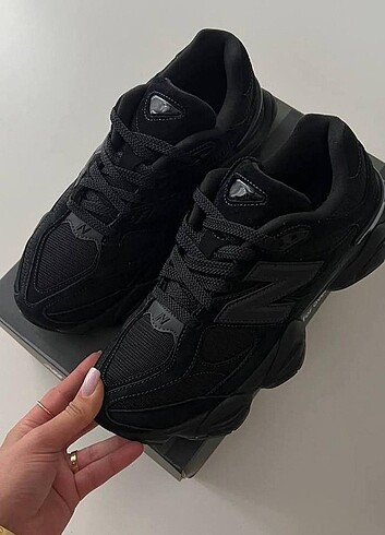 New Balance 9060 Triple Black Kadın Ayakkabı