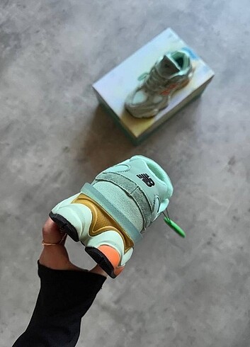 New Balance New Balance 9060 ?Toothpaste