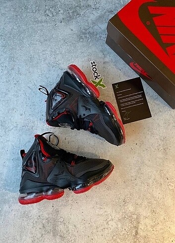 Nike Lebron 19 GS Bred