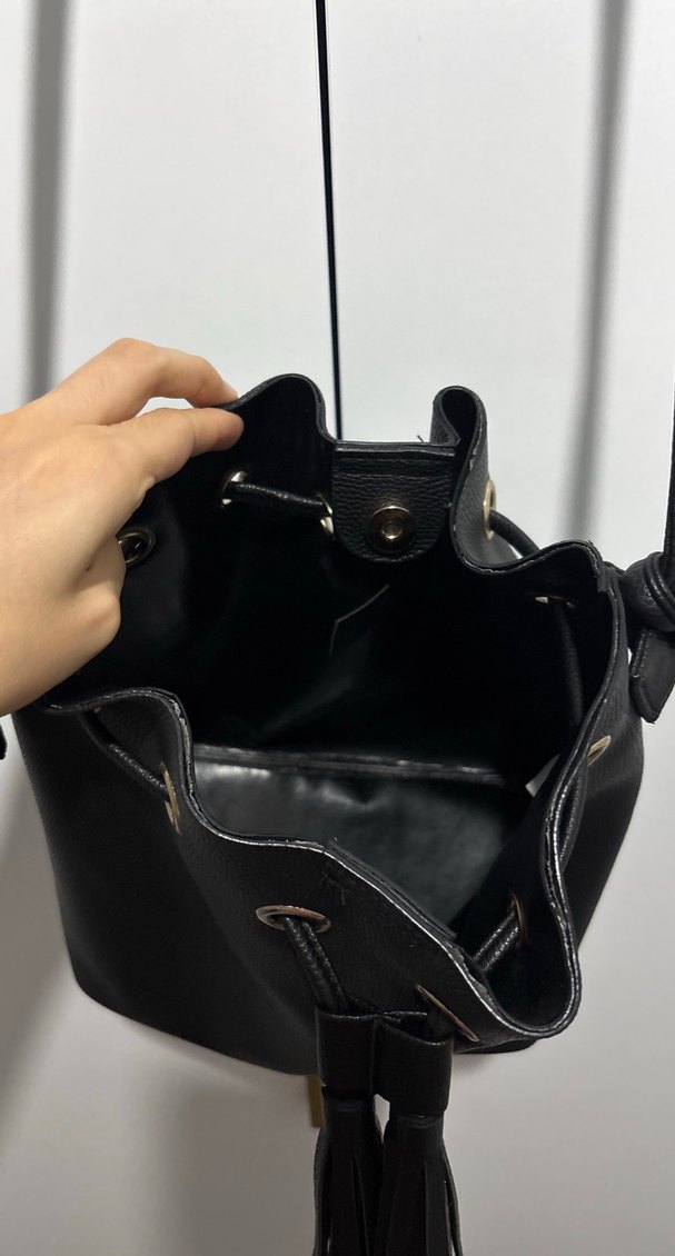 Siyah Deri Püsküllü Kadın Çanta - Görsel 3