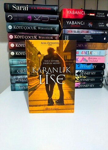 Karanlık Lise / Alya Öztanyel