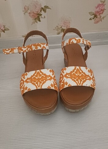 37 Beden sarı Renk Sandalet