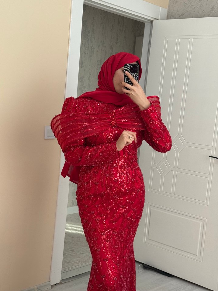 Kırmızı Abiye - Görsel 3