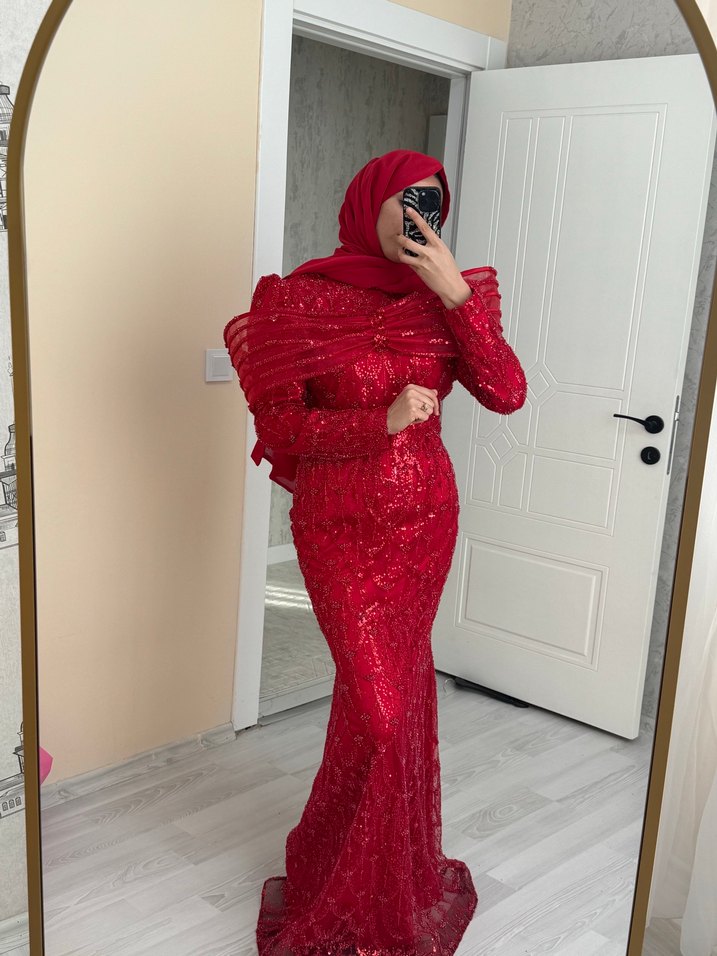 Kırmızı Abiye - Görsel 2