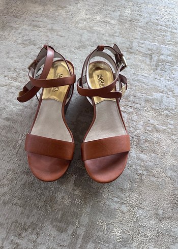 Michael Kors Kadın Kahverengi Deri Dolgu Topuklu Sandalet