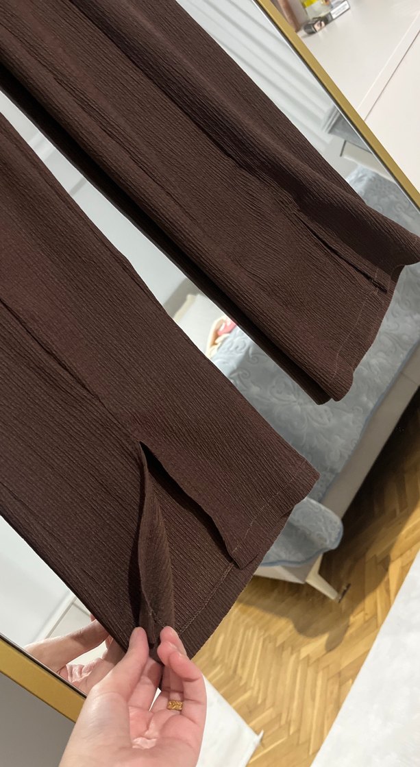 Kahverengi  yırtmaçlı ince pantolon - Görsel 2