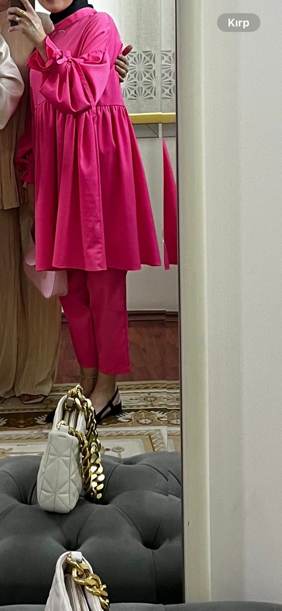 Pembe pantolonlu takım - Görsel 3