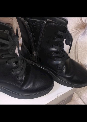33 Numara kız çocuğu botu Siyah Deri Kemerli - Görsel 3