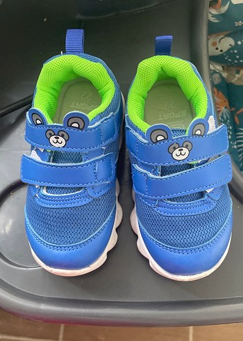 Erkek Çocuk Mavi ışıklı Kaydırmaz Spor Ayakkabı