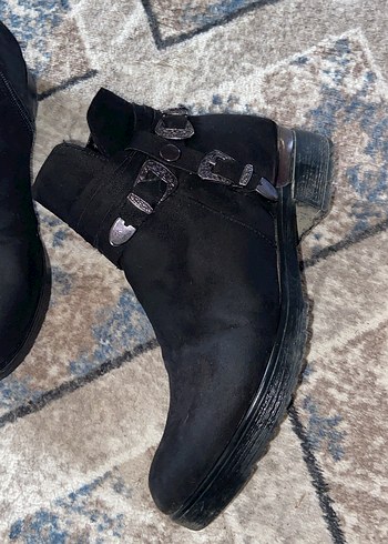 Siyah Süet Kadın Dolgu Topuklu Bot - Görsel 3