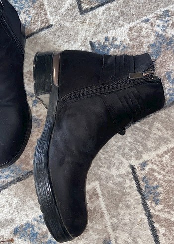 Siyah Süet Kadın Dolgu Topuklu Bot - Görsel 2