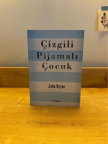 Çizgili Pijamalı Çocuk