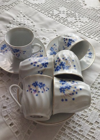 Mavi Çiçek Desenli Beyaz Porselen Fincan Takımı - Görsel 4