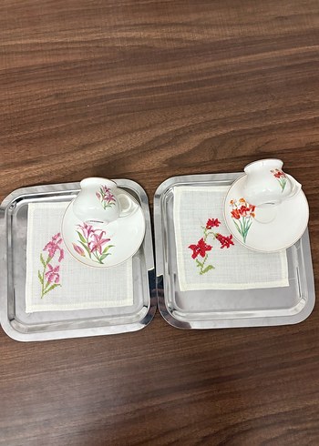 Karaca Çiçek Desenli Fincan ve peçete