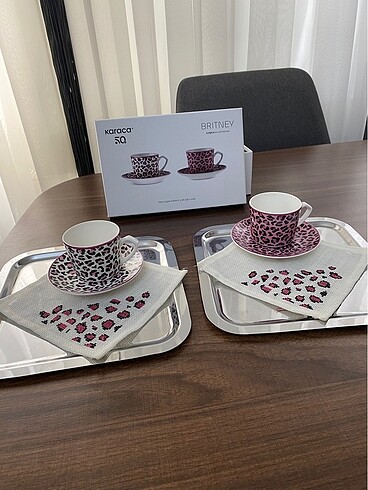 Karaca Karaca kahve fincanı ve peçetesi