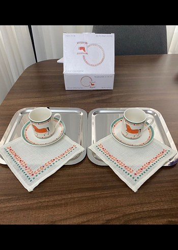 Beden beyaz Renk Madame Coco Kahve Fincanı ve peçetesi