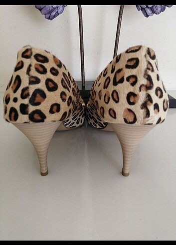 Diğer Tay tüyü leopar stiletto