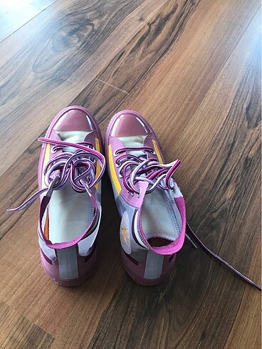 37 Beden Converse spor ayakkabı