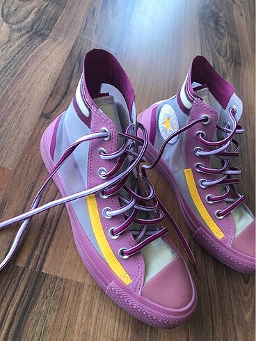 37 Beden mor Renk Converse spor ayakkabı