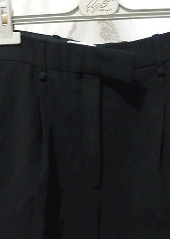 Kadın Siyah Kemerli Keten Bermuda Şort - Görsel 2