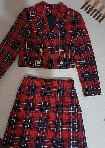 Kırmızı Ekose Düğmeli Etekli Takım