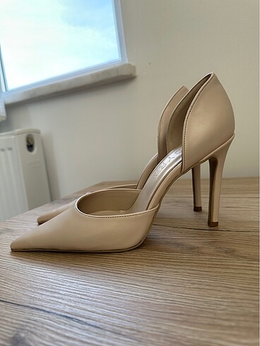 39 Beden Emoyra, bej stiletto