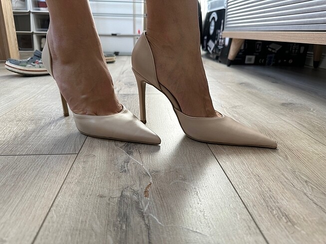 Emoyra, bej stiletto