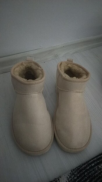 Bej rengi UGG 