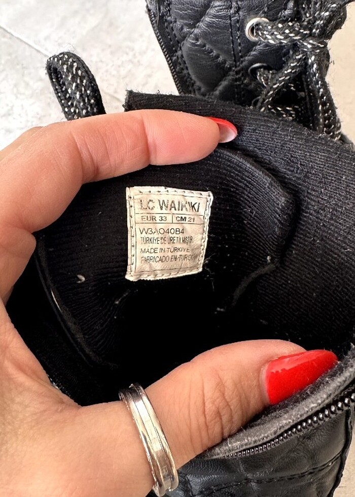 LCW Sıyah Deri görünümlü bağcık ve fermuarlı kız çocuk bot - Görsel 4